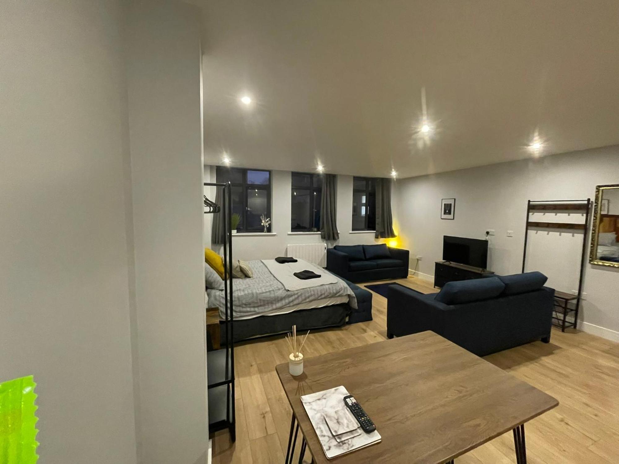 Market Haven Deluxe Studios Town Centre With Netflix, Business & Leisure Travellers Northampton Exterior photo
